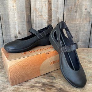 NWT A'rcopedico velcro close Mary Jane shoe